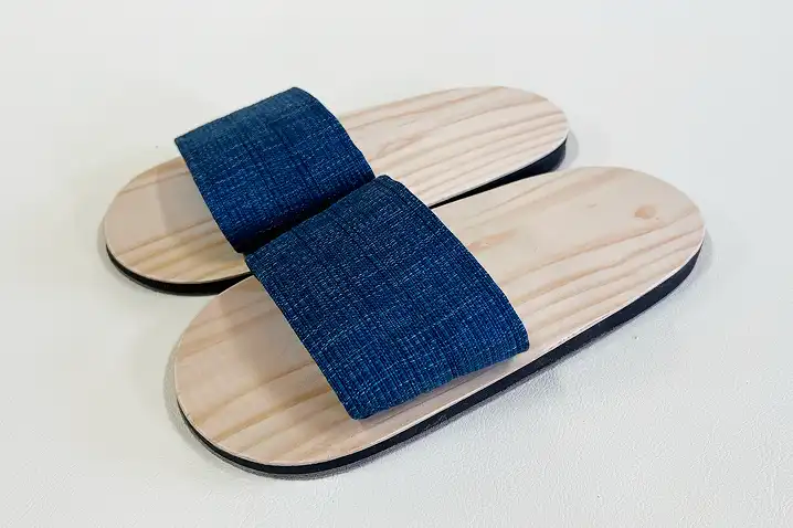 日田杉の室内履き（ベルトタイプ）